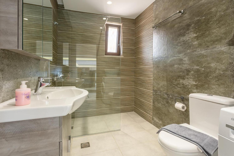 Bathroom 3, Villa Lulla, Crete