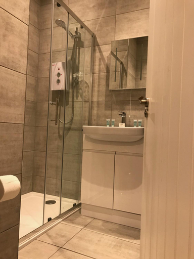 Bathroom 2, Belmont - Y Prom, Ceredigion