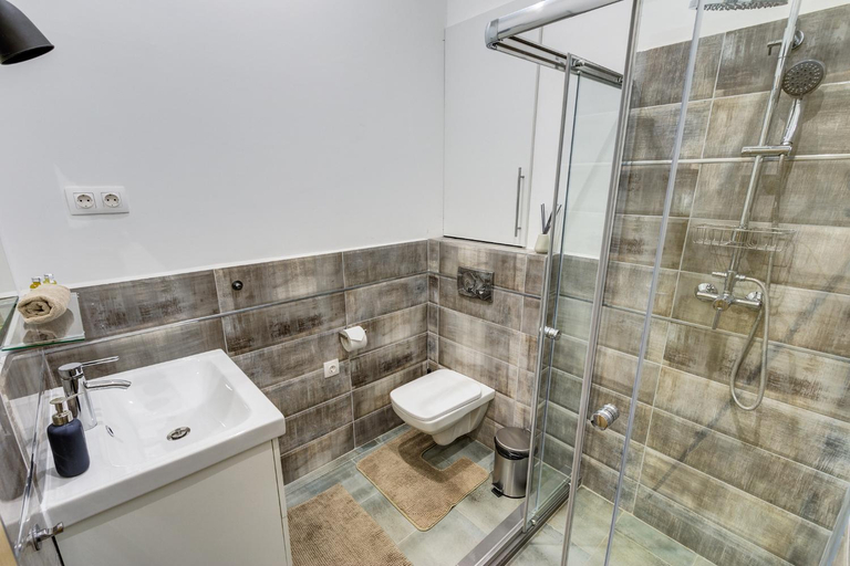 Shower 5, Rozsa Apartments, Budapesti