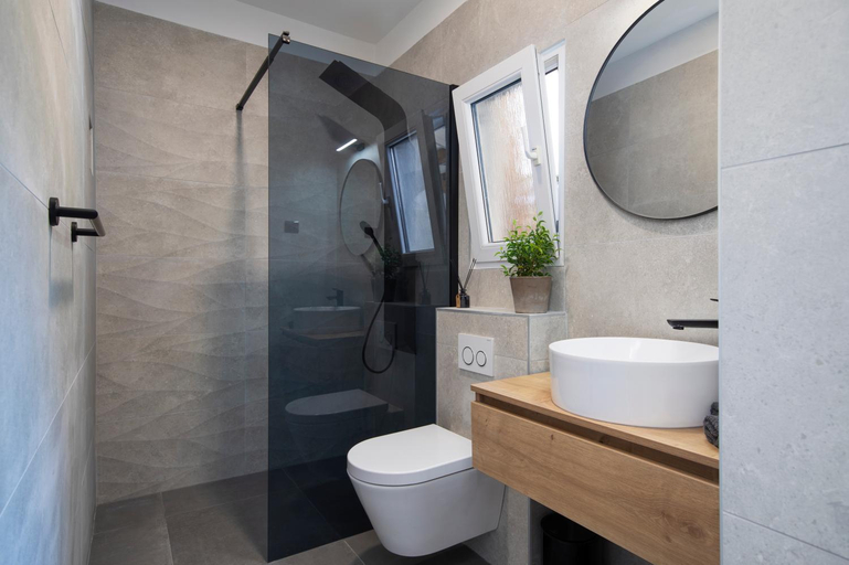 Shower 5, Deluxe Rooms and Apartments Korzo, Pula