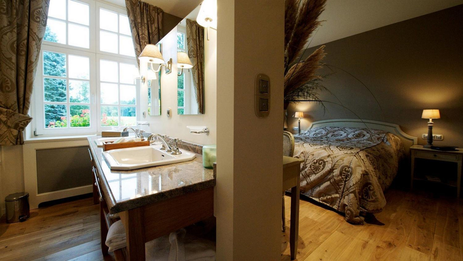 Bedroom 3, Hotel Lafarques, Liège