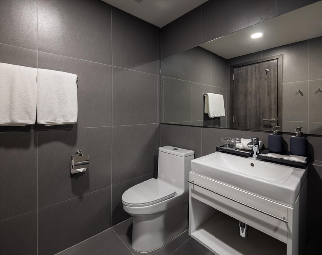 Bathroom 10