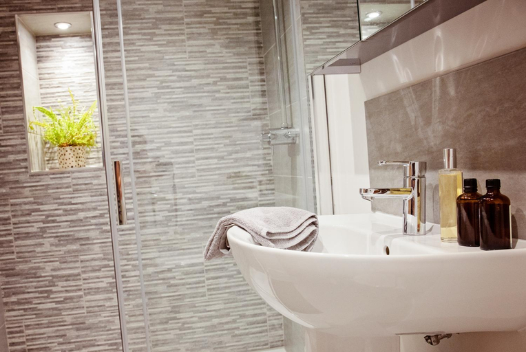 Bathroom, The Dragon's Den, North Yorkshire