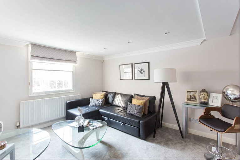Others 2, Heart of Mayfair - Stunning Apartment, London