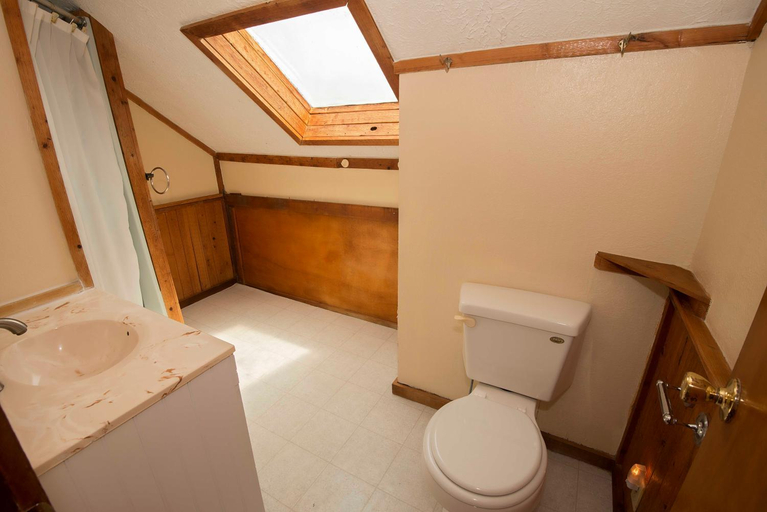 Bathroom 3, Avon Cottages, Dare