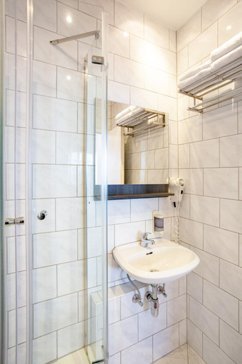 Bathroom 2, Relax Wellnesshotel Stuttgart, Stuttgart