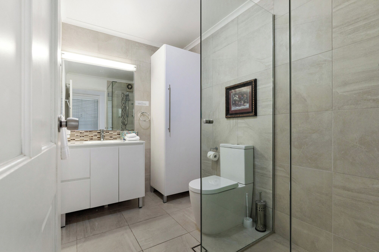 Bathroom 3, Lazy Days by Stay Noosa, Noosa - Noosa-Noosaville