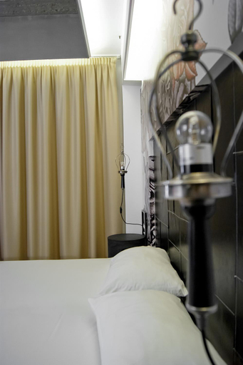 Bedroom 3, Adonis City Hotel, West Greece