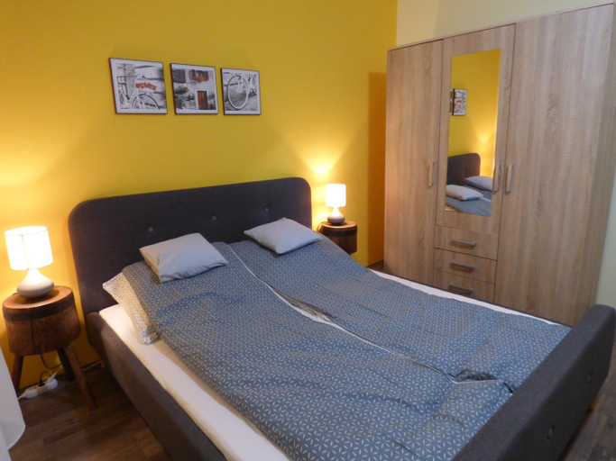 Others 2, Yellow Apartment, Debrecen
