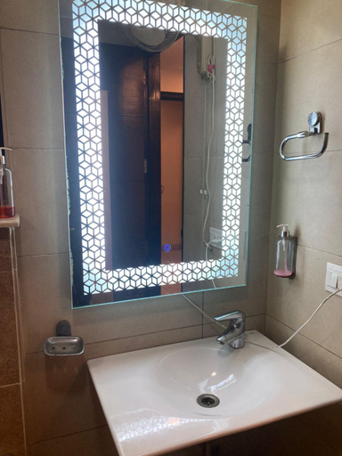 Bathroom 2, The Hermitage Hotel, Delhi