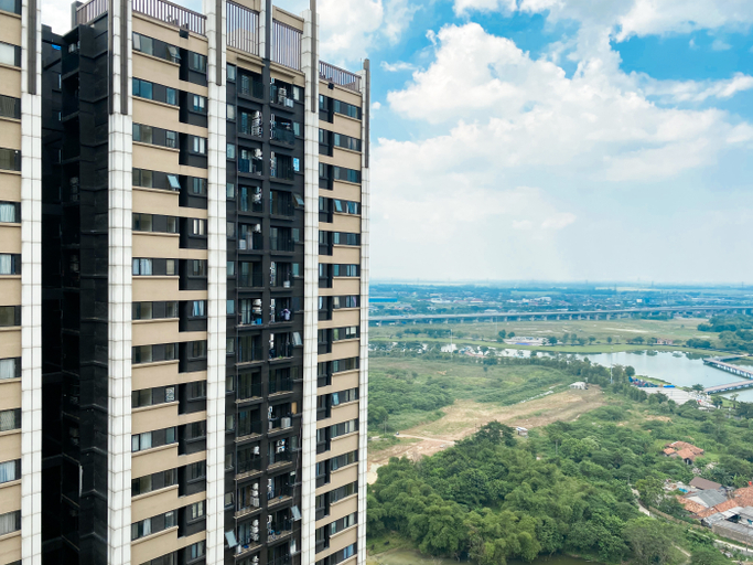 Exterior & Views 3, Restful and Homey 2BR at Meikarta Apartment By Travelio, Cikarang