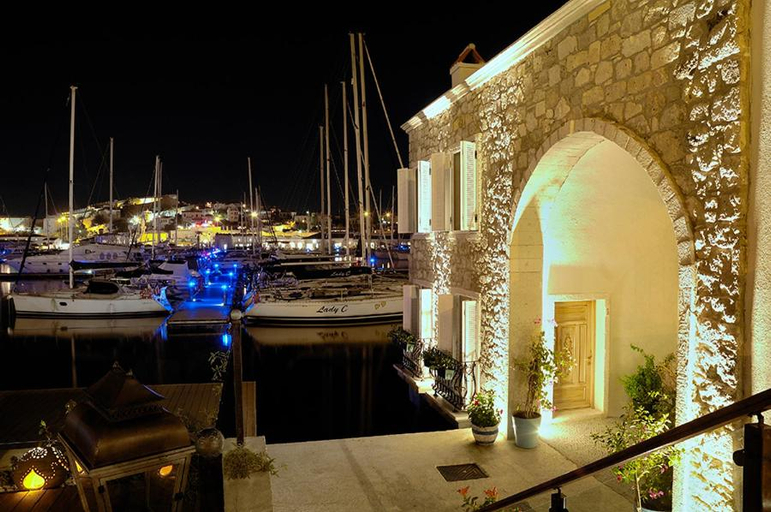 Others 5, Çeşme Marina Konukevi, Çeşme
