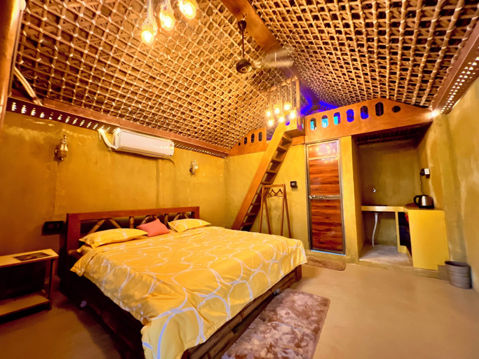 Bedroom 5, La Pahi Palace, Darbhanga