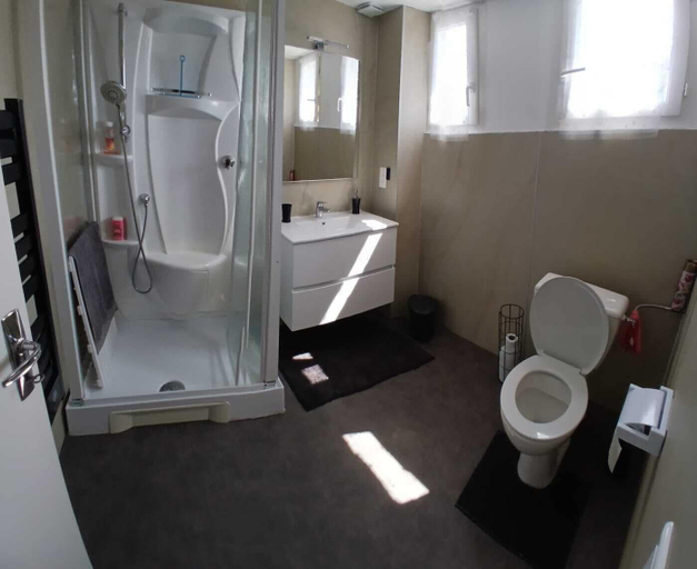 Bathroom 5, l Aurigast, Aveyron