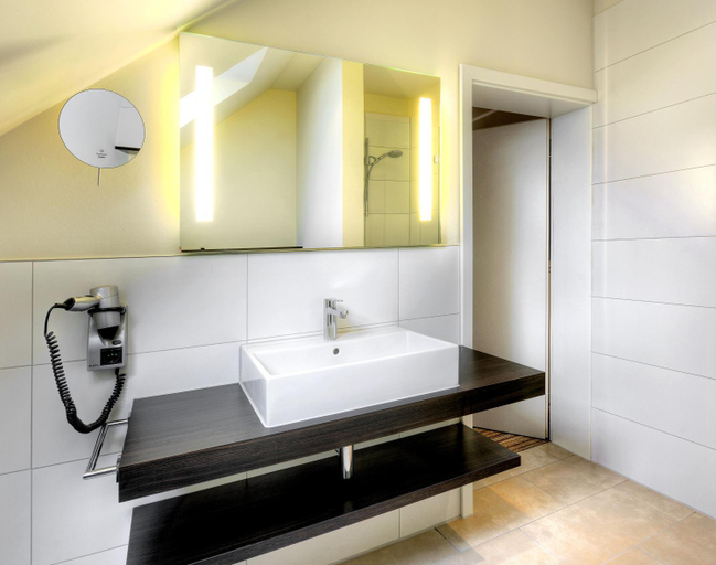 Bathroom 3, Hotel Tenbrock - Restaurant 1905, Borken
