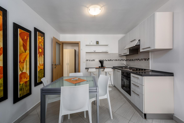 Kitchen 2, Apartments Dante, Umag