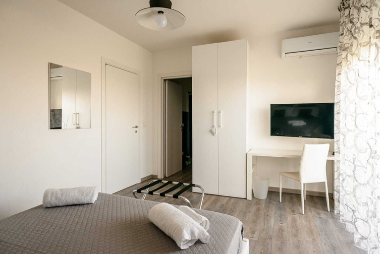 Bedroom 2, LUXURY 2, Bari