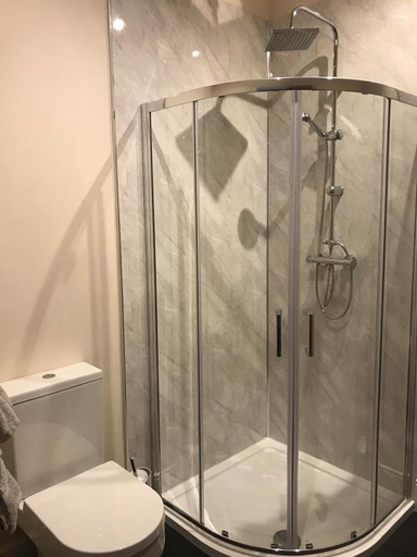 Bathroom, White Hart Inn, Gloucestershire