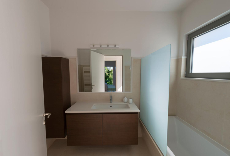 Bathroom, Villa Gonia, Crete
