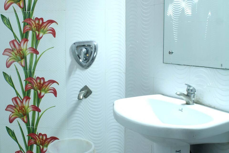 Bedroom 3, Hotel Saina International, West