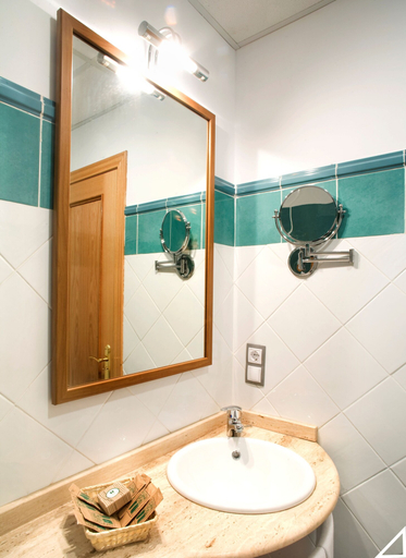 Bathroom, Antojanes, Asturias