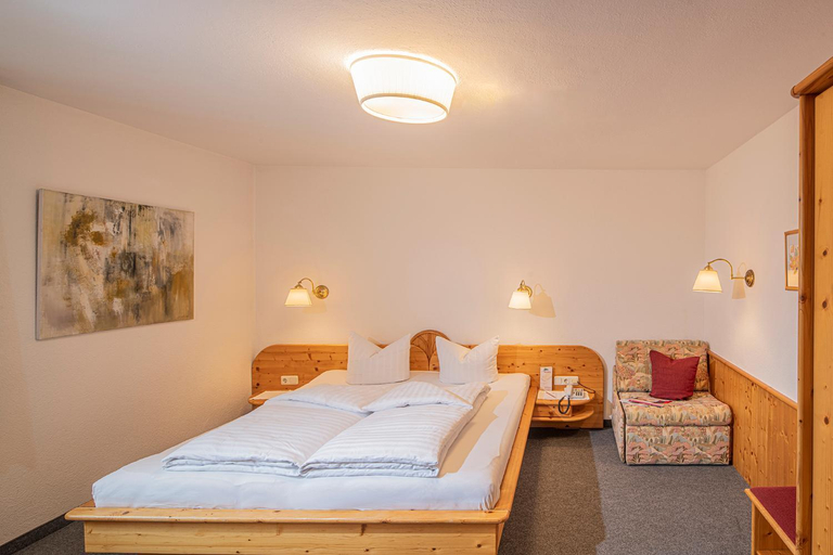 Bedroom 2, Hotel Maximilian, Reutte