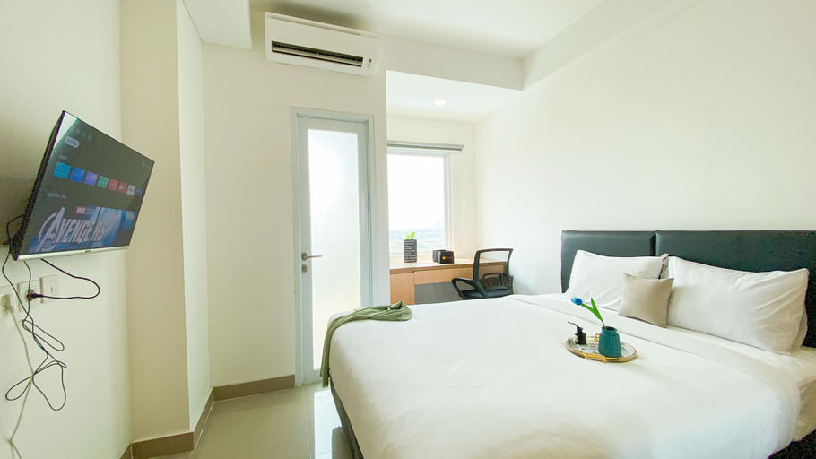 Bedroom 3, Studio Furnished with Comfortable Design Apartment at B Residence By Travelio, Tangerang Selatan