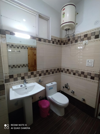 Bathroom 4, Sarla Regency, Kullu