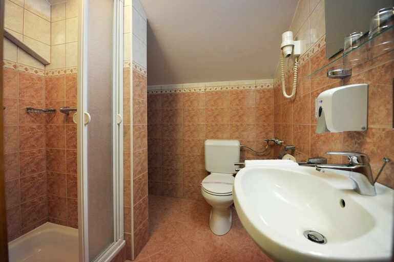 Bathroom 4, Panorama Hotel Noszvaj, Eger