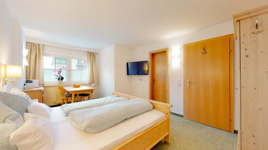 Others 2, Zimmer Enzian, Imst
