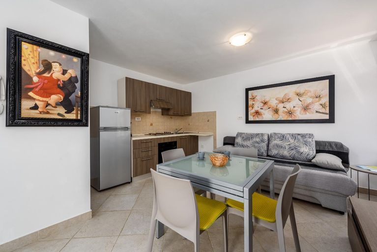 Kitchen 4, Apartments Dante, Umag