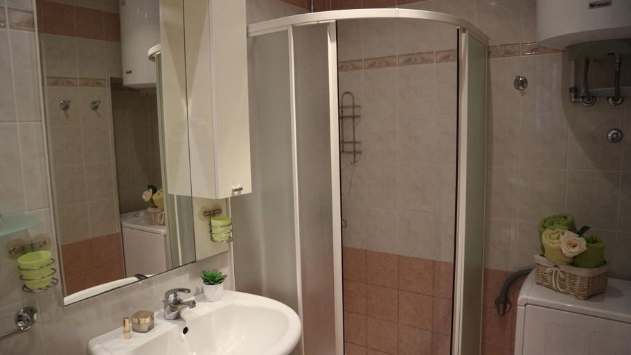 Bathroom 3, Apartments Komel II, Opatija/Veprinac