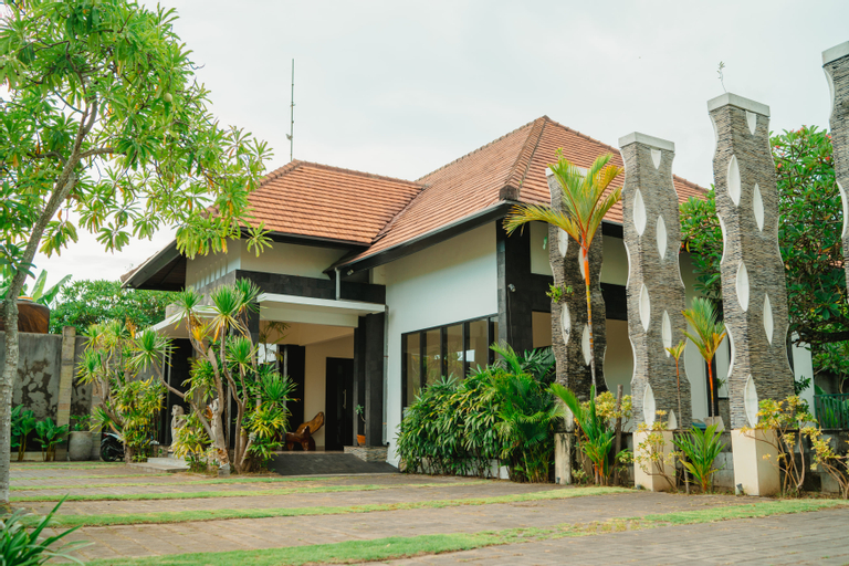 Exterior & Views 20