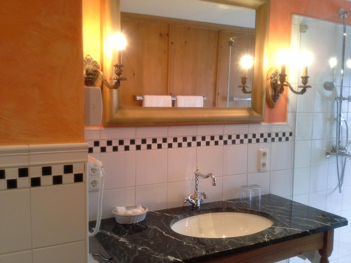 Bathroom, Romantikhotel Almtalhof, Gmunden