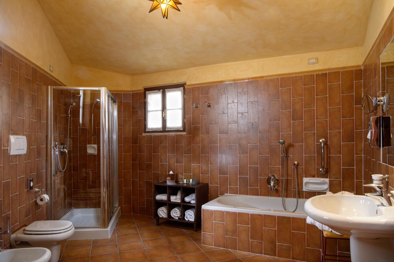 Bathroom 4, La Bagnaia Golf Resort, Siena