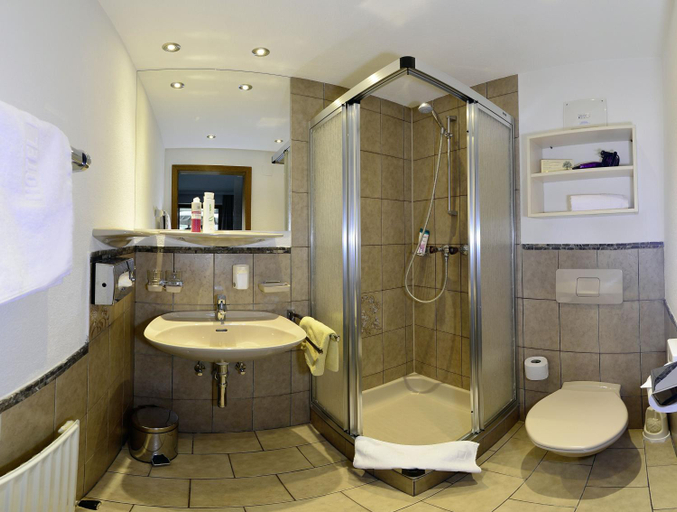 Bathroom 3, Hotel Maximilian, Reutte