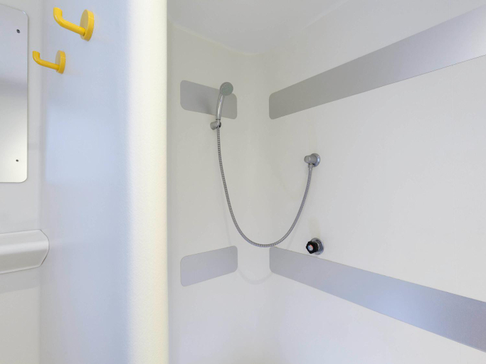 Bathroom 3, TIP HOTEL CAMBRAI ex HOTEL F1, Nord