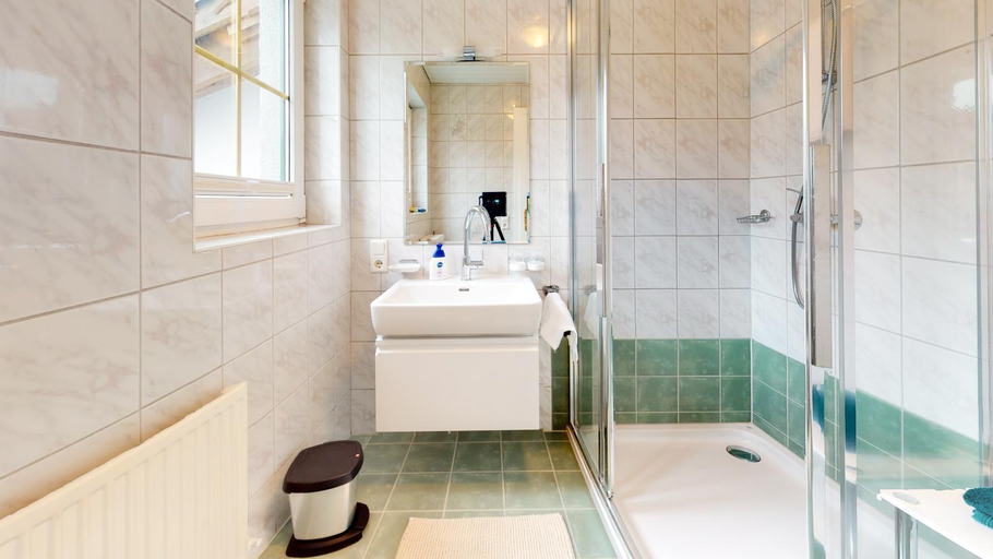 Others 5, Zimmer Enzian, Imst