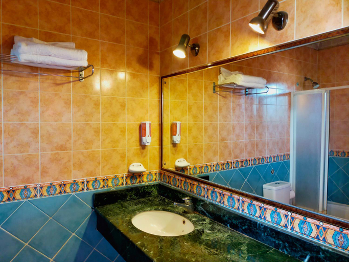 Bathroom, Nesima Resort, Sant Katrin