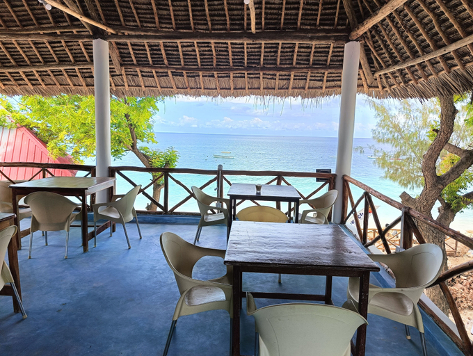 Food & Drinks 4, Zanzi Beach Hotel, Kaskazini 'A'