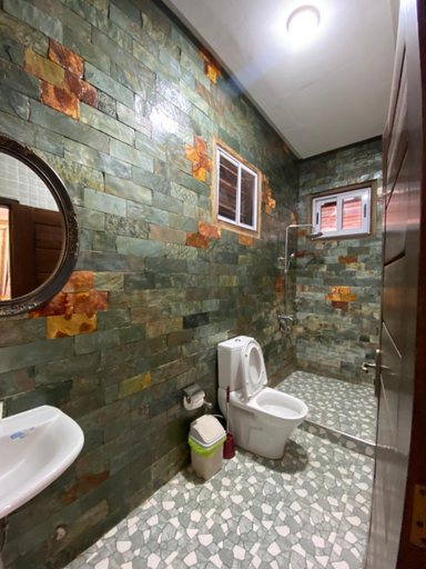 Bathroom 3, Bays Boutique Apartment, Tema