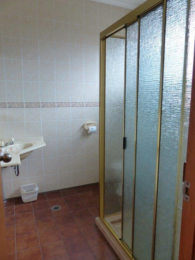 Bathroom 13
