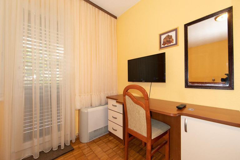 Others 5, Apartmani Biser, Tučepi