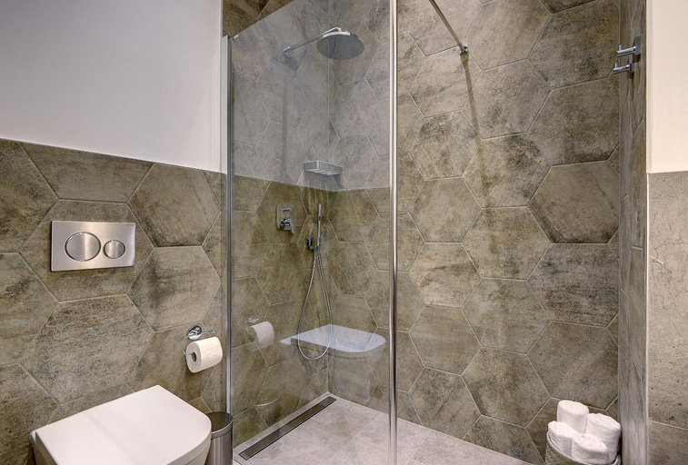 Bathroom 2, Lifestyle Apartments, Pula