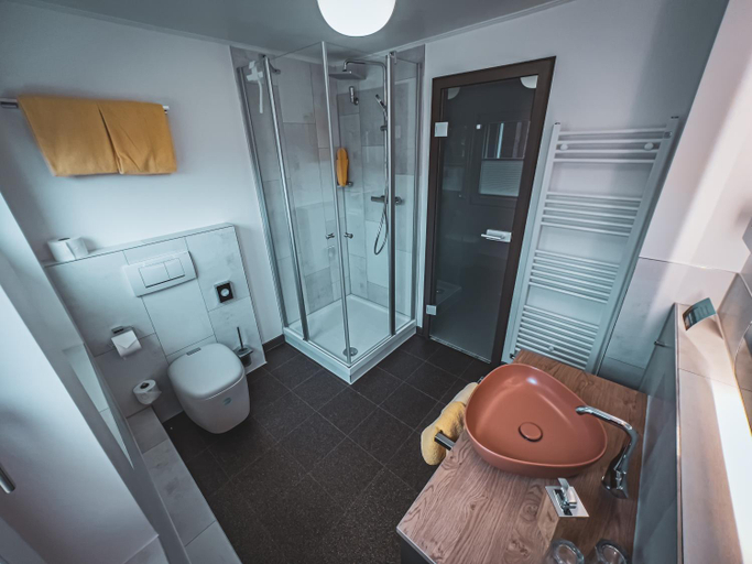 Bathroom, Restaurant Hotel Goldener Adler, Emden