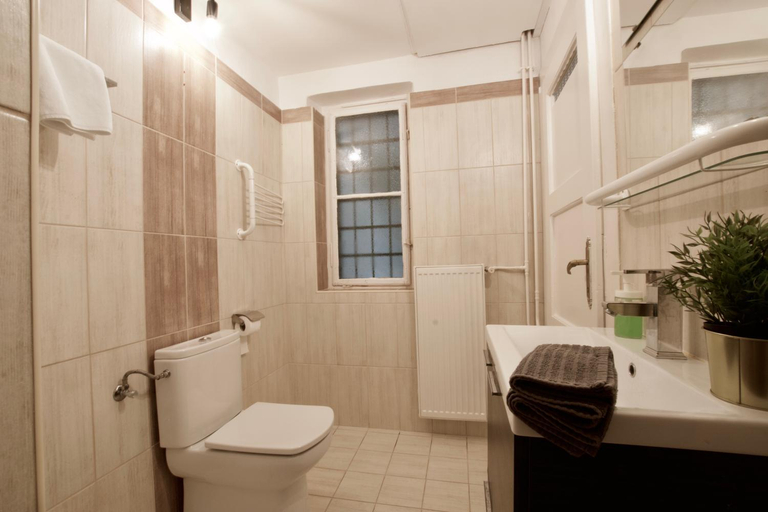 Bathroom 3, Standard Apartment by Hi5 - Steindl street, Budapesti