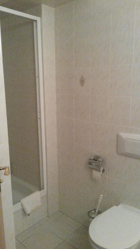 Bathroom 5, Eiscafe-Pizzeria-Hotel Rialto, Nordsachsen