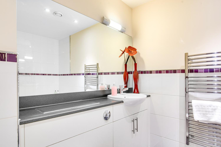 Bathroom 3, AJY Birmingham City Centre Viva Apartment, Birmingham