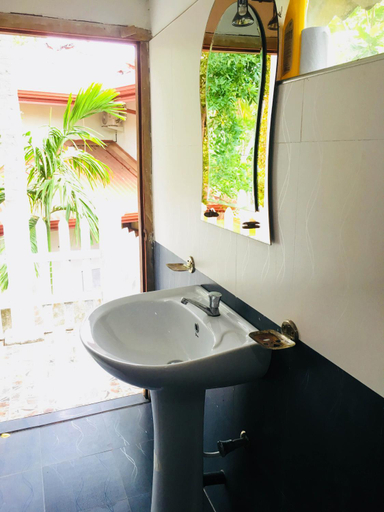 Bathroom 4, Sudu Neluma Home Stay, Thamankaduwa