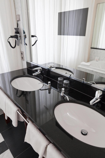 Bathroom 4, Grand Hotel Mussmann, Region Hannover